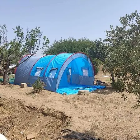 Aree Tende Presso La Casa In Campagna Di Ottavia *