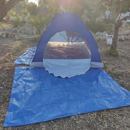 Aree Tende Presso La Casa In Campagna Di Ottavia