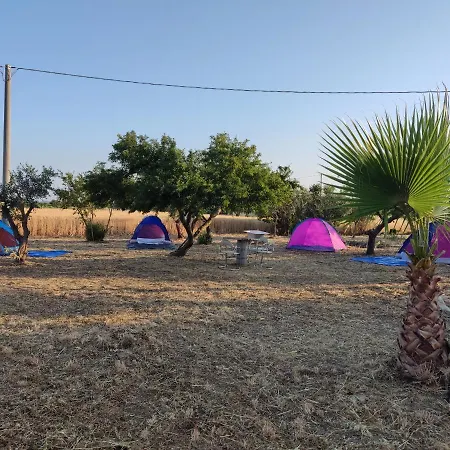 Aree Tende Presso La Casa In Campagna Di Ottavia * Alezio