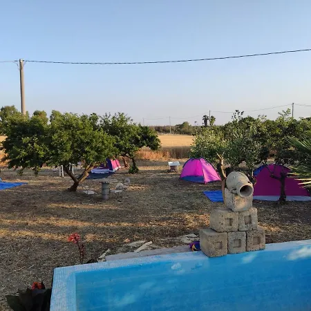 Aree Tende Presso La Casa In Campagna Di Ottavia