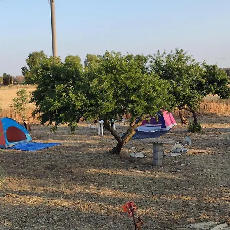 Aree Tende Presso La Casa In Campagna Di Ottavia *