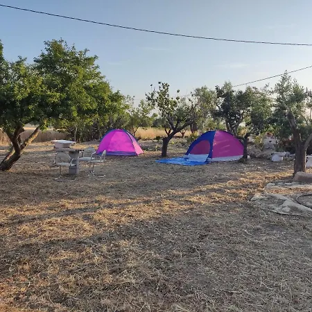 Aree Tende Presso La Casa In Campagna Di Ottavia Alezio