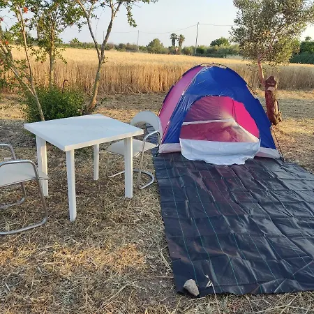 Aree Tende Presso La Casa In Campagna Di Ottavia * Alezio