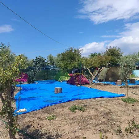 Aree Tende Presso La Casa In Campagna Di Ottavia Alezio